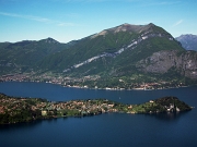 33 verso la panisola di Bellagio e i due rami del Lago di Como...